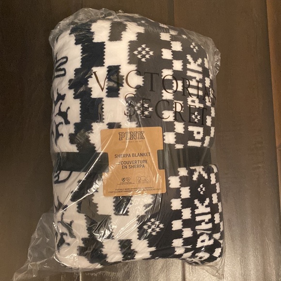 Victoria's Secret Pink Sherpa Blanket - Picture 3 of 4